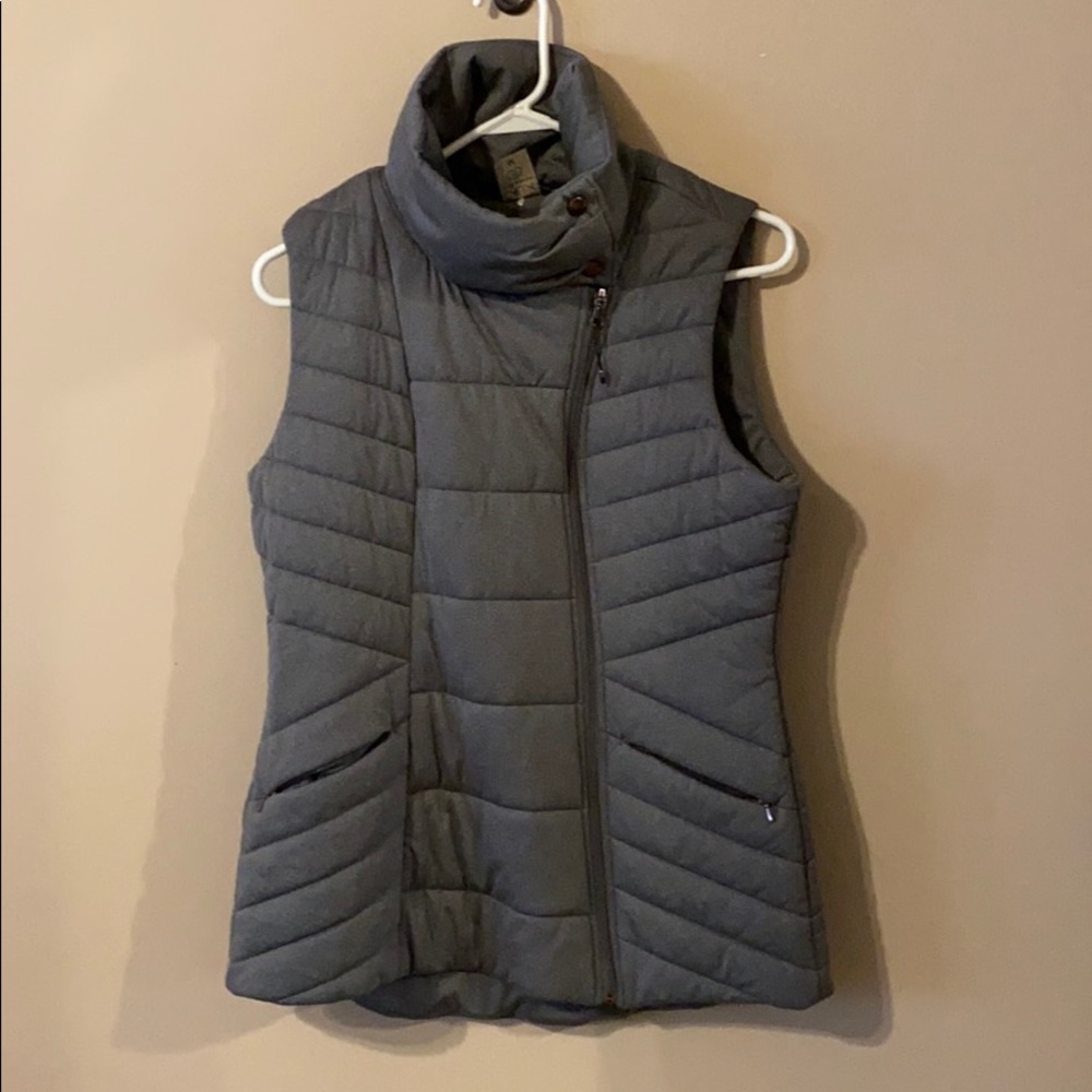 CALIA by Carrie Underwood vest
